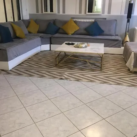 Large In A Cozy House *