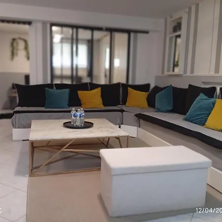 Large In A Cozy House *